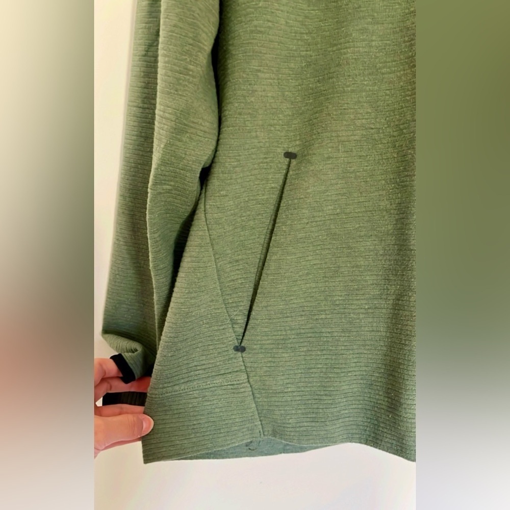 Old Navy Dynamic Fleece Pullover - Picture 2 of 5